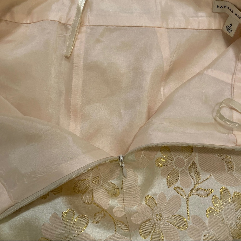 Banana Republic Pencil Skirt With Sequined Floral Embroidery - Size 0 - Picture 9 of 11